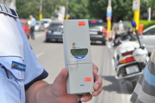 Poliţiştii constănţeni au controlat autoturismele din trafic: au curs amenzile!